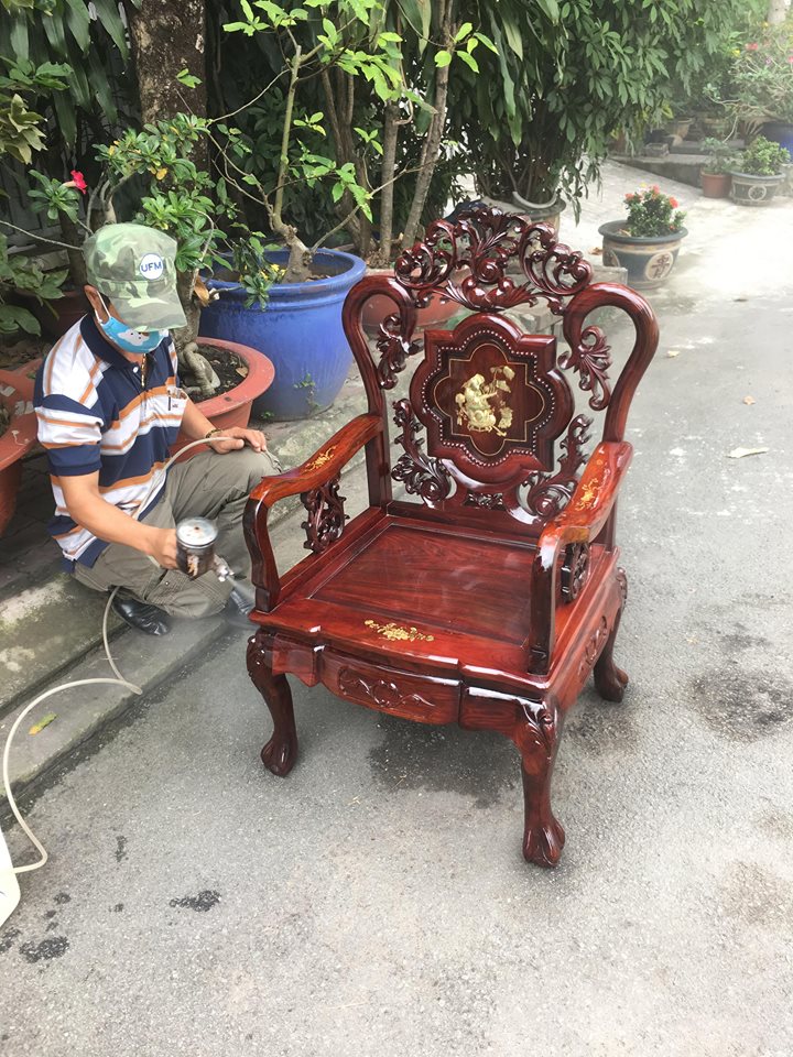 sơn bàn ghế cũ giá rẻ tại nhà tphcm, sơn pu - đánh vecni bàn ghế cũ tại tphcm, sơn đồ gỗ tại tphcm